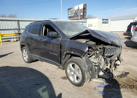 2017 Jeep Compass Latitude z USA, uszkodzony, nr VIN 3C4NJDBB8HT681919